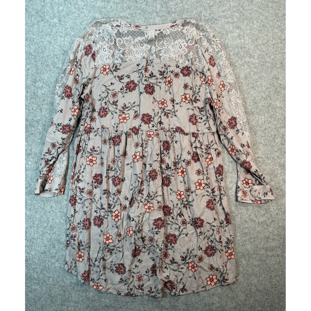 Torrid Grey Floral Lace Accent Babydoll Tunic Top Button Front High Low‎ Size 2 - Picture 6 of 6